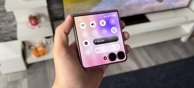 Samsung Galaxy Z Flip8: Software rafinat prin AI și Flex Mode dus la nivelul următor