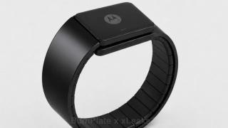 Motorola a inventat ceasul inteligent care devine telefon pliabil