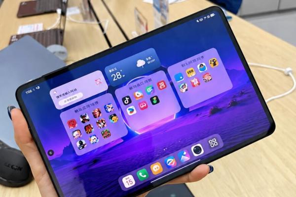 Lenovo Legion Y700 Infinite apare în fotografii reale; OLED de 165 Hz într-un format de 8,4 inch