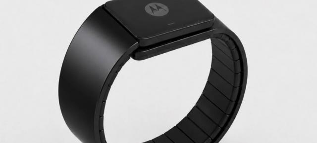 Motorola a inventat ceasul inteligent care devine telefon pliabil