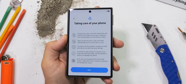 Galaxy Z Fold8 trece testul JerryRigEverything; „ecranul din titan” are însă o limită importantă