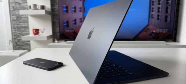 Criza RAM lovește Apple: MacBook Air ajunge la termene de livrare de 4-5 săptămâni