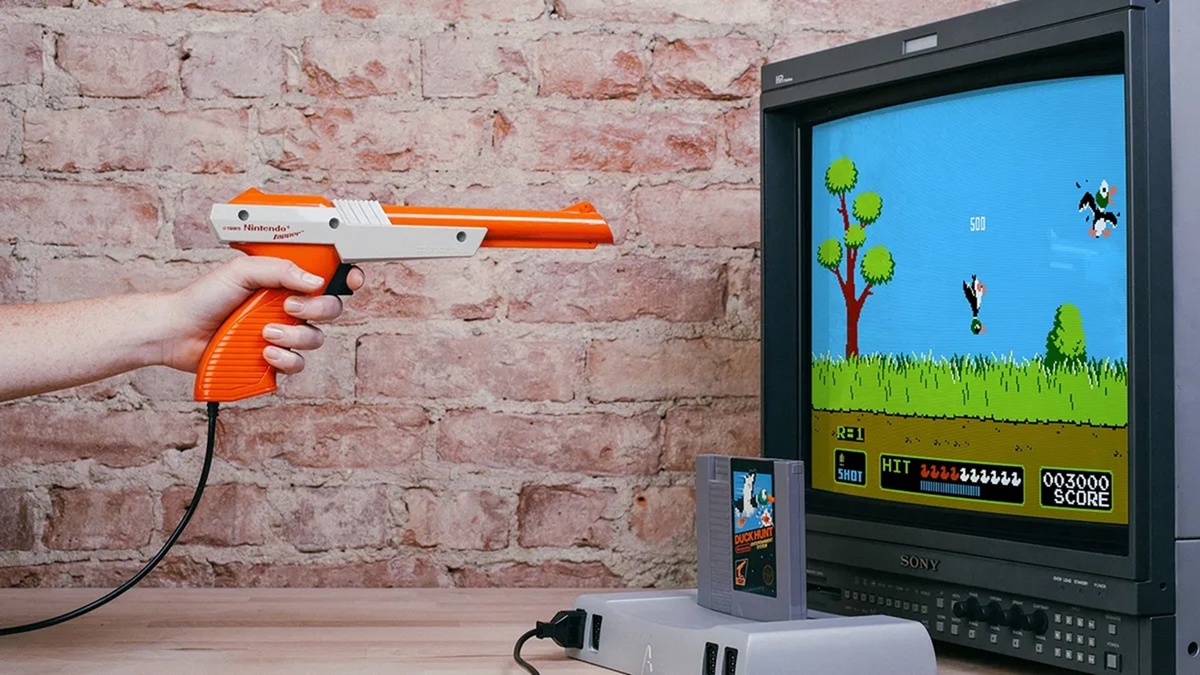 Ai jucat Duck Hunt? Așa funcționa pistolul care detecta loviturile direct pe televizor