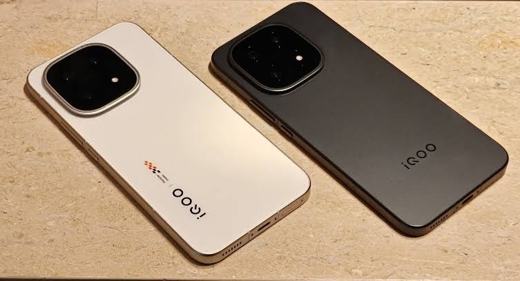 Trei camere de 50 MP pe iQOO 16, dar senzorul principal este upgrade-ul care contează