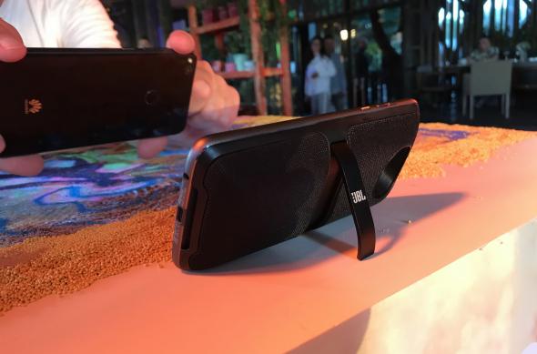 Motorola Mod: JBL SoundBoost 2: Lansare-Motorola-Moto-Z2-Play-in-Romania_177.jpg