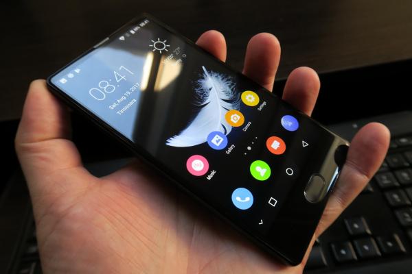 Bluboo S1: Design arătos, nu chiar original, dar premium