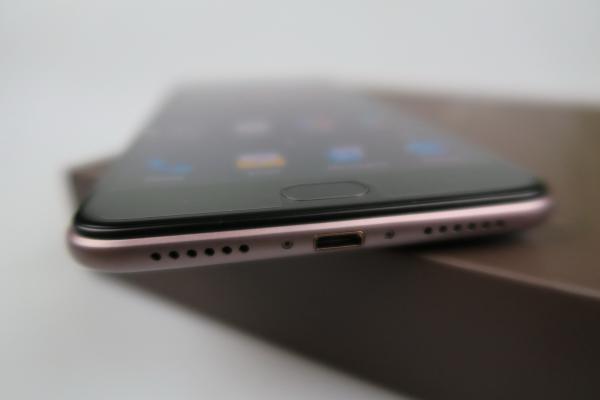 Allview X4 Soul Xtreme: Multimedia pe bază de Waves şi bas excelent