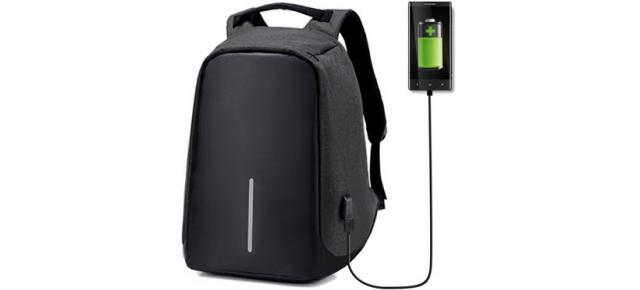 Pe TomTop.com găsim un rucsac inedit; costă 16.79 euro și vine cu funcție anti-furt și port USB pentru încărcat smartphone-ul