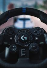 RESIGILATUL ZILEI #4: Logitech G923 TRUEFORCE la preț redus; Experiență de simulare premium, acum mai accesibilă