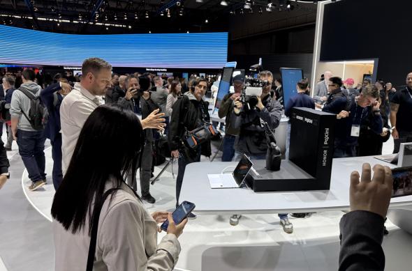 MWC 2025 - Standul HONOR: Photo 03.03.2025, 10 15 37.jpg