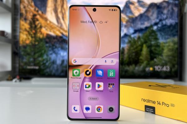 realme 14 Pro 5G Unboxing: îşi schimbă culoarea, are mega baterie, renunţă la camera ultrawide