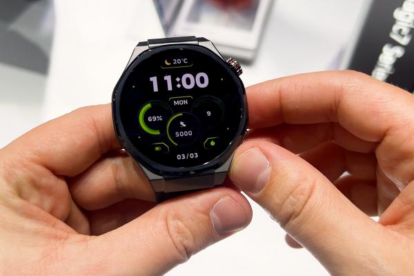 Honor a adus la MWC 2025 un smartwatch premium, Honor Watch 5 Ultra