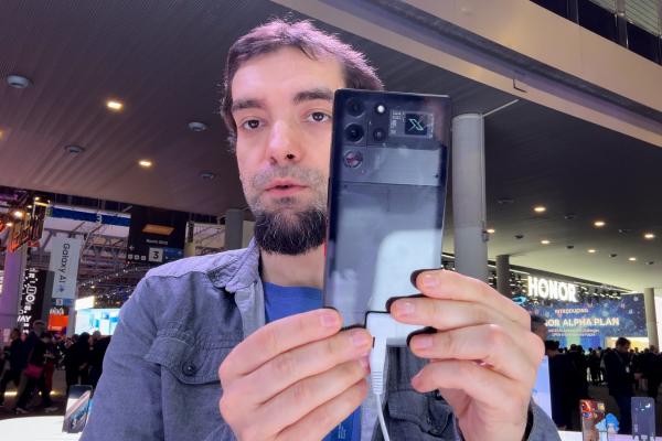 Nubia RedMagic 10 Pro testat la MWC 2025: Design agresiv, triggere capacitive și cameră selfie sub ecran