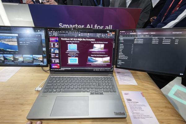 Lenovo Magic Bay Dual Display: Conceptul care adaugă două ecrane suplimentare unui laptop