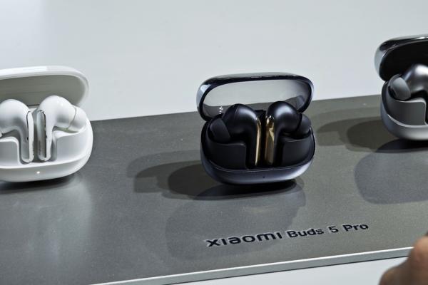 MWC 2025: Xiaomi Buds 5 Pro hands-on - Căști cu Wi-Fi pentru un bitrate de neegalat, cu mod ANC avansat