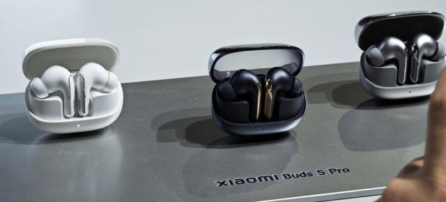 MWC 2025: Xiaomi Buds 5 Pro hands-on - Căști cu Wi-Fi pentru un bitrate de neegalat, cu mod ANC avansat