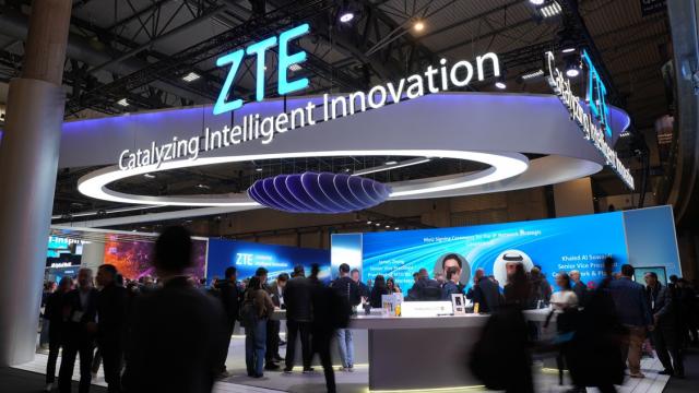 <b>ZTE la MWC 2025: noi smartphone-uri AI, gaming și fotografie. Nubia Z70 Ultra, Neo 3 și Focus 2 în prim-plan</b>ZTE a prezentat la MWC Barcelona 2025 o gamă extinsă de dispozitive AI, evidențiind strategia „AI for All” și consolidându-și ecosistemul inteligent. Printre noutăți se numără smartphone-ul flagship nubia Z70 Ultra, seria de gaming nubia Neo 3