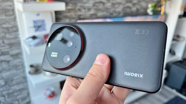 <b>Xiaomi 15 Ultra: Benchmark-urile spun o poveste de flagship unde performanță nu este sacrificată</b>Xiaomi 15 Ultra are cu ce la capitolul hardware, iar procesorul Snapdragon 8 Elite face parte din ecuație. Configurația comercializată local este cea cu 16 GB RAM plus 512 GB stocare flash UFS 4.1, iar din rândurile următoare aflăm 