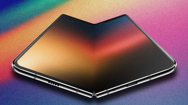 <b>Apple intră pe piața telefoanelor pliabile? Un model de lux ar putea veni în 2026, dar există riscul anulării</b>Apple ar putea lansa primul său iPhone pliabil la sfârșitul anului 2026, iar potrivit analistului Ming-Chi Kuo, acesta ar putea fi cel mai scump model de până acum, cu un preț estimat de peste 2.000 de dolari.