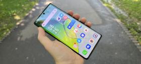 Infinix Note 40 Pro+: Un UI colorat, cu asistent AI Folax, notificări Dynamic Island și customizări LED RGB