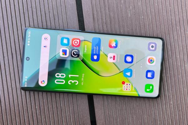 Infinix Note 40 Pro+: Display-ul rămâne curbat și la fel de luminos ca pe Note 40 Pro 4G