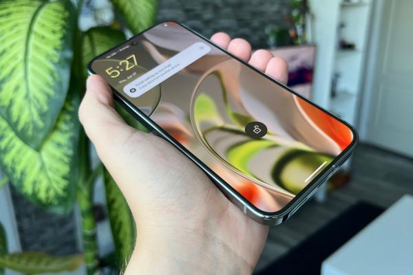 Google Pixel 9 Pro XL: Display-ul absolut, GAME OVER pentru rivali