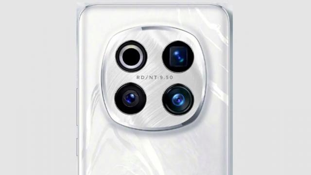 <b>HONOR Magic7 Pro apare într-o fotografie clară, s-ar lansa în noiembrie</b>HONOR Magic7 Pro pare să fie următorul produs important pregătit de cei de la HONOR pentru lansare în 2024. Chiar dacă teoretic e un flagship al anului 2025, aşteptat cu procesor Snapdragon 8 Gen 4. Azi vedem prima fotografie clară a sa şi aflăm şi un