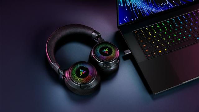 <b>Razer Kraken V4: Căști de gaming cu iluminare RGB și microfon de înaltă calitate</b>Razer a lansat recent două noi modele din seria Kraken, adresate gamerilor care caută atât performanță, cât și confort. Noile Razer Kraken V4 și Razer Kraken V4 X promit o experiență audio îmbunătățită, completată de opțiuni avansate de conectivitate și..