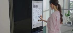 CES 2023: Samsung aduce și mai multă customizare odată cu noile frigidere Bespoke, care au ecran tactil cât televizorul tău de mare
