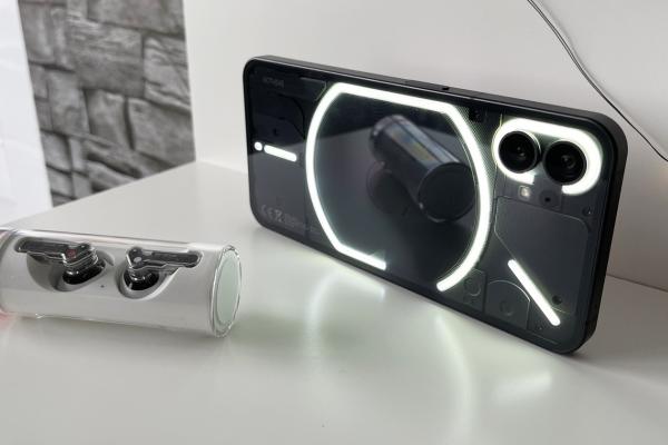 Nothing Phone (1): Acustică stereo savuroasă în jocuri, există şi bas + câteva impresii Nothing Ear Stick