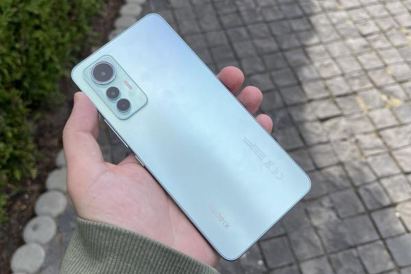 Xiaomi 12 Lite: Design prins între 2021 şi 2022, telefon confortabil de mânuit