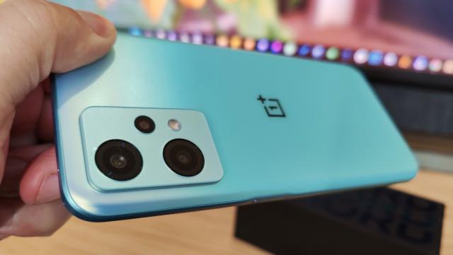 <b>Turul Magazinelor #1206: Telefon OnePlus sub 1000 lei, laptop HP G9 la preţ bun, realme GT2 Pro la suma corectă</b>Finalul de săptămâna ne aduce încă o serie de reduceri, în frunte cu OnePlus Nord CE 2 Lite, sub 1000 lei. Suntem la Turul Magazinelor episodul #1206, care include şi un laptop HP G9 la preţ bun, dr şi un fost flagship realme la o sumă corectă