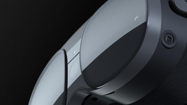 <b>HTC va lansa la CES o cască AR / VR compactă și ușoară, rival pentru Meta Quest Pro; Iată un prim teaser</b>HTC s-a concentrat în ultimii ani pe dezvoltarea căștilor de realitate virtuală. Modelul Vive din portofoliul companiei e destul de popular, mulți gameri alegând acest produs în detrimentul modelelor Quest de la Meta. Există și modele mai premium precum