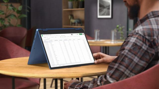 <b>CES 2023: Lenovo prezintă Chromebook-ul de 12 inch IdeaPad Flex 3i; Cel mai compact laptop?</b>Ne-am obişnuit că laptopurile cele mai compacte să aibă 13.3 inch, de aceea mi se pare ciudat să văd unul de 12 inch tocmai prezentat de Lenovo. Mă duce cu gândul la perioada de acum 12 ani când erau la modă "netbook-urile" dacă le mai