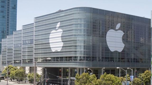 <b>Apple a picat sub cota de 2000 de miliarde de dolari, pe fondul unor probleme cu livrările, producția</b>Apple a făcut senzaţie atunci când a devenit prima companie cotată la 3000 de miliarde de dolari, asta în ianuarie 2022. Iată-ne în ianuarie 2023 şi Apple scade sub 2000 de miliarde de dolari la bursă, pentru prima dată din mai 2022