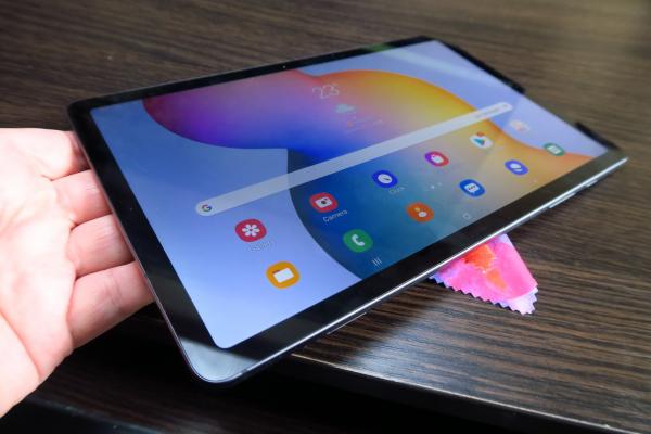Samsung Galaxy Tab S6 Lite: Conectivitate 4G LTE, WiFi, tot ce trebuie 