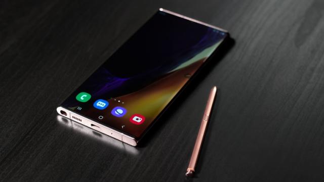 <b>Samsung anunță o nouă politică de update-uri; Va oferi 3 ani de actualizări software majore Android pentru Note 20 și Note 20 Ultra</b>Evenimentul Galaxy Unpacked 2020 de ieri ne-a adus o multitudine de noi produse, în centrul atenției fiind totuși duo-ul compus din Galaxy Note 20 și Galaxy Note 20 Ultra. Finalul conferinței a fost marcat 