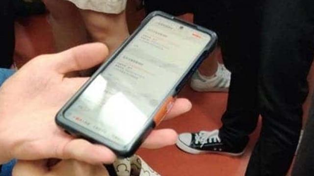 <b>Xiaomi Mi CC10 apare acum în fotografii hands-on; Telefonul cu zoom 120X s-ar putea lansa curând</b>Scăpările legate de Xiaomi Mi CC10 datează de câteva luni deja, dar în ultima vreme telefonul nu a fost pe radarul nostru. Am fost mai degrabă concentraţi la Xiaomi Mi 10 Ultra, cel care debutează mâine şi are ceva 