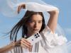 Motorola edge 70 se îmbracă în culoarea Pantone a anului 2026, accesorizată cu cristale Swarovski
