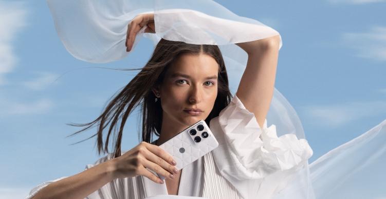 Motorola edge 70 Cloud Dancer - Fotografii oficiale: Colour Of The Year 2026 Edge 70 Vertical .jpg