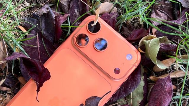 <b>Funcție foto eliminată subtil pe iPhone 17 Pro și 17 Pro Max; Night mode nu mai merge în modul Portret</b>Chiar dacă iPhone 17 a debutat în septembrie, pare că tocmai acum a fost remarcată o lipsă subtilă a unei funcții importante. E vorba despre „Night Mode” în modul Portret pentru iPhone 17 Pro și iPhone 17 Pro Max, cele mai scumpe modele din portofoliul