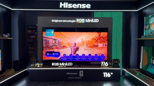 <b>Hisense aduce în România un model de televizor de 116 inch cu tehnologie RGB MiniLED; HISENSE 116UXQ e primul de acest tip produs în serie</b>Hisense a lansat oficial în România un televizor RGB MiniLED de 116 inch - cel mai mare de acest fel disponibil la nivel mondial, conform informațiilor furnizate de producător. Este, totodată, primul model RGB MiniLED fabricat în masă care folosește...