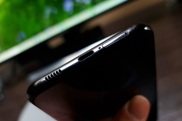 Samsung Galaxy S21+ 5G: Acustică stereo tunată AKG, bună, dar nu Ultra