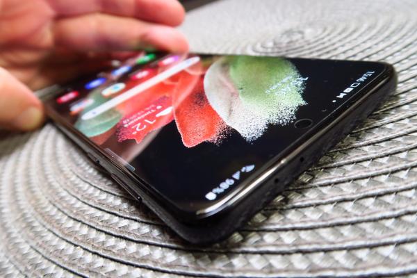 Samsung Galaxy S21+ 5G: Benchmark-uri cu 20% peste S20+, poziţie de podium