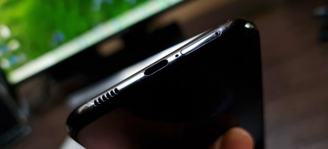 Samsung Galaxy S21+ 5G: Acustică stereo tunată AKG, bună, dar nu Ultra