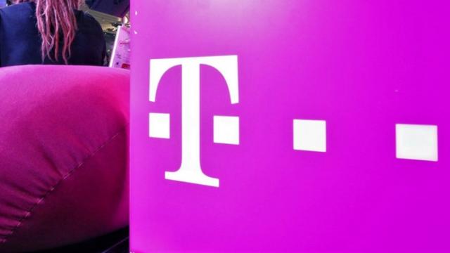<b>Telekom crește prețul fiecărui abonament fix și mobil începând cu 1 martie 2021</b>Începutul anului aduce majorări de prețuri și pentru abonații Telekom, după ce Orange a anunțat același lucru cu câteva zile în urmă (detalii aici). Prin intermediul media-max.ro, aflăm că Telekom își informează clienții despre majorarea prețurilor