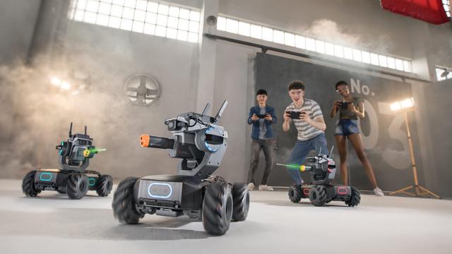 <b>O nouă rundă Flash Sale pe QuickMobile; Robot educativ DJI, boxe smart și Apple TV</b>În prag de weekend iată că cei de la QuickMobile ne aduc o nouă rundă Flash Sale cu promoții atractive la o gamă variată de produse, printre care se numără desigur telefoane, gadget-uri
