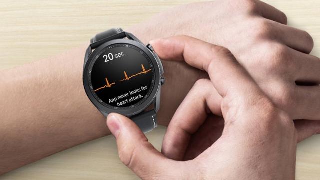 <b>Funcția EKG va fi activată oficial în România pentru posesorii de Samsung Galaxy Watch 3 și Active 2</b>Funcția de verificare a pulsului și EKG era până acum disponibilă doar pentru utilizatorii de purtabile din Coreea de Sud și America. Ei bine, Samsung a anunțat astăzi că va extinde funcționalitatea în alte 31 de țări începând din 4 februarie. Printre