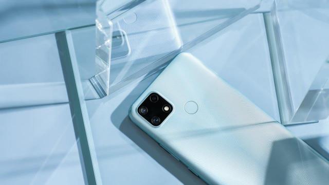 <b>Realme 7i este disponibil oficial în România, supranumit şi "Big Battery Gaming Phone"</b>Brandul Realme a început să capete tot mai multă popularitate în România, modelele din seria Realme 6 fiind foarte apreciate şi mereu date ca exemplu bun de "bang for the buck". Acum au început să vină 