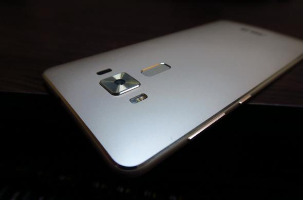 ASUS ZenFone 3 Deluxe (ZS570KL) - Fotografii Hands-On: ASUS-ZenFone-3-Deluxe_043.JPG